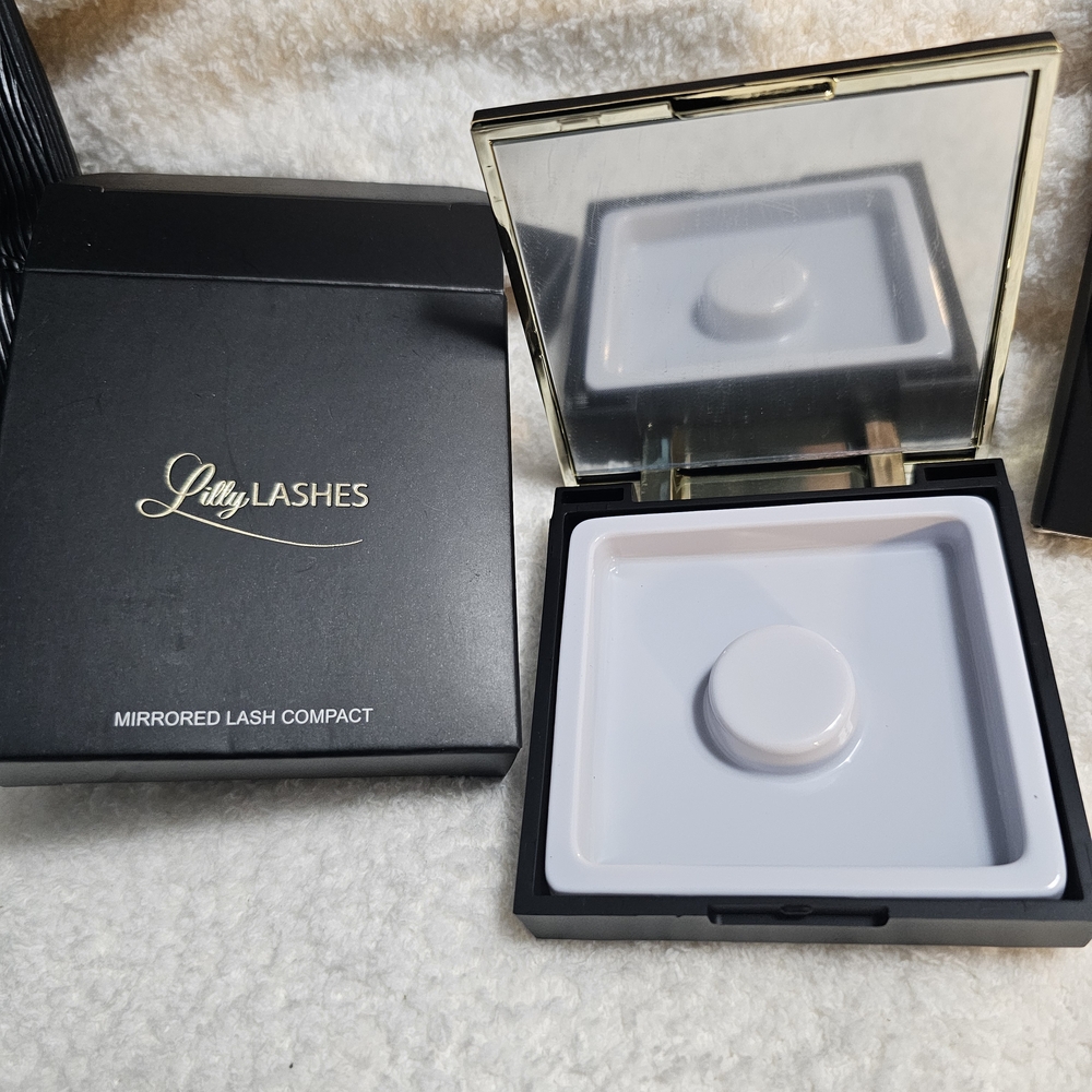 Lilly Lashes Accessory Collection With Clutch - Picture 6 of 13